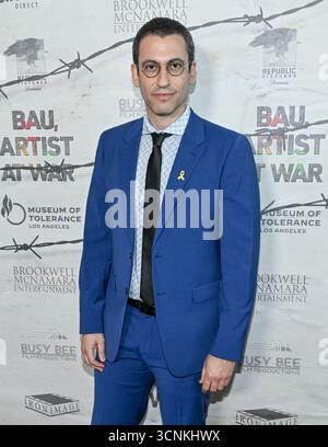 21. September 2025, Los Angeles, Kalifornien, USA: Schauspieler ADAM TSEKHMAN nimmt an der „Bau, Artist at war“-Weltpremiere Teil. (Credit Image: © Billy Bennight/ZUMA Press Wire) NUR REDAKTIONELLE VERWENDUNG! Nicht für kommerzielle ZWECKE! Stockfoto
