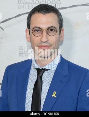 21. September 2025, Los Angeles, Kalifornien, USA: Schauspieler ADAM TSEKHMAN nimmt an der „Bau, Artist at war“-Weltpremiere Teil. (Credit Image: © Billy Bennight/ZUMA Press Wire) NUR REDAKTIONELLE VERWENDUNG! Nicht für kommerzielle ZWECKE! Stockfoto