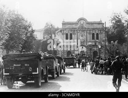 2. Weltkrieg – Einzug deutscher Waffen-SS-Truppen in die Zitadelle von Parma (1. SS-Panzerdivision Leibstandarte SS Adolf Hitler) im September 1943 Stockfoto