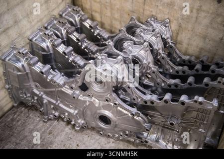 Pisek, Tschechische Republik. September 2025. Aisin Europe Manufacturing Czech, das Automobilkomponenten herstellt, Pisek, 18. September 2025. Die Abbildung zeigt Aluminiumdruckguss. Quelle: Petr Skrivanek/CTK Photo/Alamy Live News Stockfoto