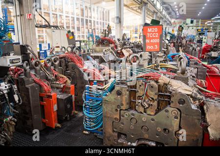Pisek, Tschechische Republik. September 2025. Aisin Europe Manufacturing Czech, das Automobilkomponenten herstellt, Pisek, 18. September 2025. Hier sind Formen für Aluminiumdruckguss abgebildet. Quelle: Petr Skrivanek/CTK Photo/Alamy Live News Stockfoto