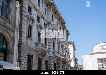 Italien, Mailand - 17. Juli 2025: Bank Banca Commerciale Italiana in der Mailänder Straße Della Scala Stockfoto