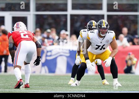 Foxborough, MA, USA. September 2025. MA, USA; Pittsburgh Steelers Offensive Tackle Troy Fautanu (76) im NFL-Spiel zwischen Pittsburgh Steelers und New England Patriots im Gillette Stadium in Foxborough, MA. Quelle: csm/Alamy Live News Stockfoto