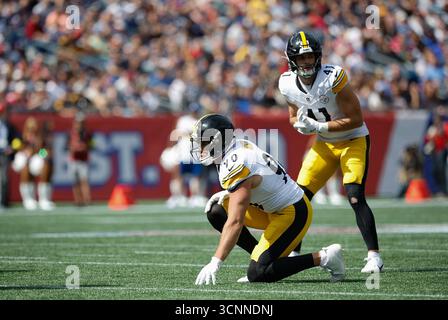 Foxborough, MA, USA. September 2025. MA, USA; Pittsburgh Steelers außerhalb des Linebacker TJ. Watt (90) im NFL-Spiel zwischen Pittsburgh Steelers und New England Patriots im Gillette Stadium in Foxborough, MA. Quelle: csm/Alamy Live News Stockfoto