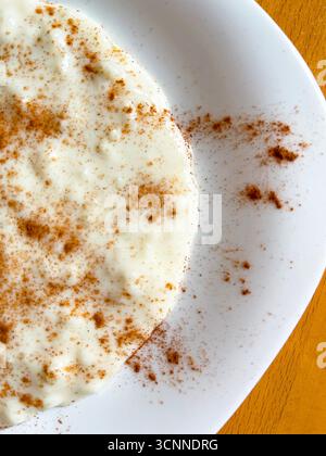 Reispudding mit Zimt. Spanien. Stockfoto
