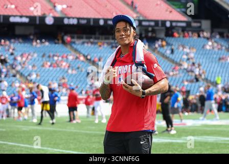 Foxborough, MA, USA. September 2025. MA, USA; verletzte New England Patriots Cornerback Christian Gonzalez (0) vor dem NFL-Spiel zwischen Pittsburgh Steelers und New England Patriots im Gillette Stadium in Foxborough, MA. Quelle: csm/Alamy Live News Stockfoto