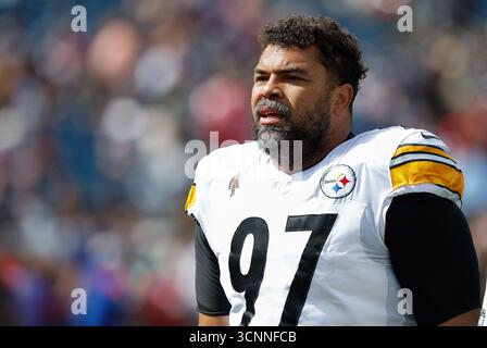 Foxborough, MA, USA. September 2025. MA, USA; Pittsburgh Steelers Defensive Tackle Cameron Heyward (97) wärmt sich vor dem NFL-Spiel zwischen Pittsburgh Steelers und New England Patriots im Gillette Stadium in Foxborough auf. Quelle: csm/Alamy Live News Stockfoto
