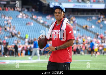 Foxborough, MA, USA. September 2025. MA, USA; verletzte New England Patriots Cornerback Christian Gonzalez (0) vor dem NFL-Spiel zwischen Pittsburgh Steelers und New England Patriots im Gillette Stadium in Foxborough, MA. Quelle: csm/Alamy Live News Stockfoto