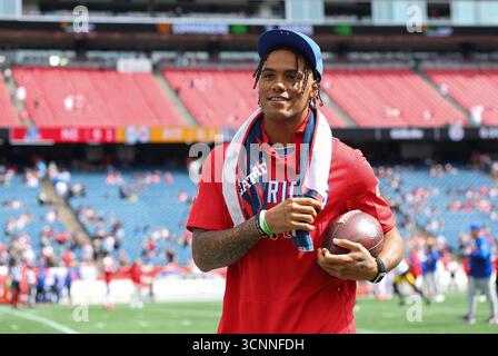 Foxborough, MA, USA. September 2025. MA, USA; verletzte New England Patriots Cornerback Christian Gonzalez (0) vor dem NFL-Spiel zwischen Pittsburgh Steelers und New England Patriots im Gillette Stadium in Foxborough, MA. Quelle: csm/Alamy Live News Stockfoto