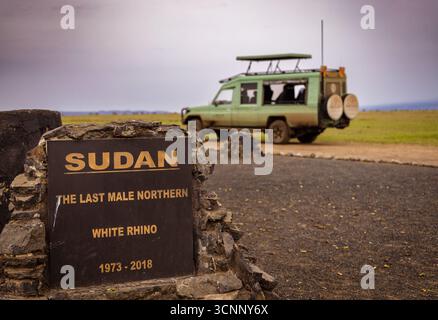 Grab des letzten männlichen weißen Nashorns Sudan. Ol Pejeta Conservancy. Laikipia Plateau, Kenia, Afrika, Rhino-Friedhof, Nashorn-Grabsteine mit Markierung W. Stockfoto