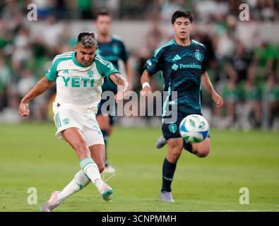 Austin, Texas, USA. September 2025. Austin FC Stürmer MYRTO UZUNI (10) schießt den Ball während eines Major League Soccer Spiels zwischen Austin FC und Seattle Sounders FC am 21. September 2025 in Austin, Texas. Austin gewann mit 2:1. (Kreditbild: © Scott Coleman/ZUMA Press Wire) NUR REDAKTIONELLE VERWENDUNG! Nicht für kommerzielle ZWECKE! Stockfoto