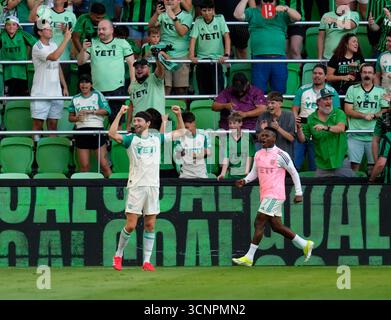 Austin, Texas, USA. September 2025. Austin FC Mittelfeldspieler ILIE SANCHEZ (6) und Stürmer JADER OBRIAN (7) feiern nach einem Tor in der ersten Hälfte eines Major League Soccer Matches zwischen Austin FC und Seattle Sounders FC am 21. September 2025 in Austin, Texas. Austin gewann mit 2:1. (Kreditbild: © Scott Coleman/ZUMA Press Wire) NUR REDAKTIONELLE VERWENDUNG! Nicht für kommerzielle ZWECKE! Stockfoto