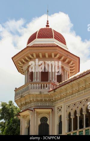 Kuba - Cienfuegos - Palacio de Valle - Turm und Kuppel betonen architektonische Eleganz Stockfoto