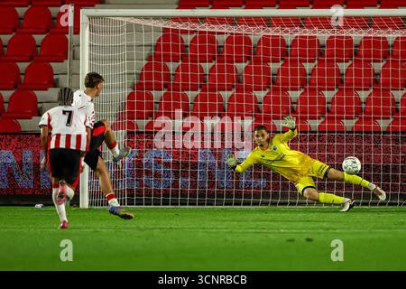 Eindhoven, Niederlande. September 2025. EINDHOVEN, 22.09.2025, PSV Campus de Herdgang, Saison 2025/2026, niederländischer Keuken Kampioen Divisie Football, Spiel zwischen Jong PSV und den Bosch, Foto zeigt Tor von Jong PSV Spieler Robin van Duiven Credit: Pro Shots/Alamy Live News Stockfoto