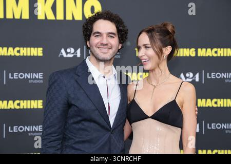 Berlin, Deutschland. September 2025. Benny Safdie und Emily Blunt bei der ZERSCHLAGSMASCHINE Film Premiere im Zoo Palast in Berlin am 22.09.2025 in Berlin Credit: Ralph Metzger/Alamy Live News Stockfoto