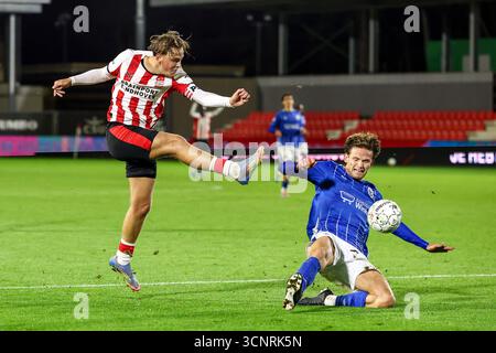 Eindhoven, Niederlande. September 2025. EINDHOVEN, 22.09.2025, PSV Campus de Herdgang, Saison 2025/2026, niederländischer Keuken Kampioen Divisie Football, Spiel zwischen Jong PSV und den Bosch, Foto zeigt Torversuch von Jong PSV Spieler Robin van Duiven Credit: Pro Shots/Alamy Live News Stockfoto