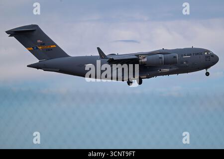 Luke Air Force Base 9-21-2025 Glendale, AZ USA USAF C-17A 03-3124 kommt bei Luke AFB zur Unterstützung der VIP-Teilnahme an den Charlie Kirk Memori Stockfoto
