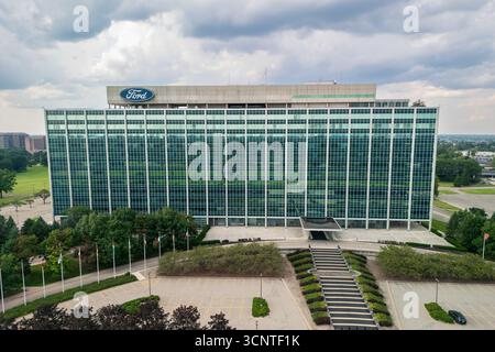 Dearborn, MI USA - 4. AUGUST 2024: Ford Motor Company World Headquarters ist ein US-amerikanischer Automobilkonzern und sechstgrößter Automobilkonzern Stockfoto