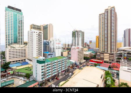 Moderne Gebäude und städtische Skyline von Makati City, Philippinen Stockfoto