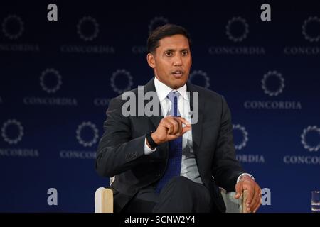 New York, USA. September 2025. Der Präsident der Rockefeller Foundation, Dr. Rajiv J. Shah, nimmt am 22. September 2025 am Concordia Annual Summit 2025 im Sheraton New York Times Square Hotel in New York, NY, Teil. (Foto: Efren Landaos/SIPA USA) Credit: SIPA USA/Alamy Live News Stockfoto