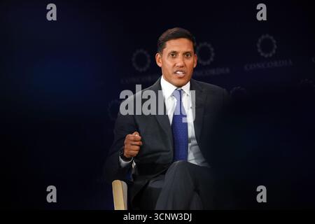 New York, USA. September 2025. Der Präsident der Rockefeller Foundation, Dr. Rajiv J. Shah, nimmt am 22. September 2025 am Concordia Annual Summit 2025 im Sheraton New York Times Square Hotel in New York, NY, Teil. (Foto: Efren Landaos/SIPA USA) Credit: SIPA USA/Alamy Live News Stockfoto