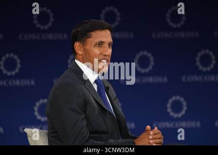 New York, USA. September 2025. Der Präsident der Rockefeller Foundation, Dr. Rajiv J. Shah, nimmt am 22. September 2025 am Concordia Annual Summit 2025 im Sheraton New York Times Square Hotel in New York, NY, Teil. (Foto: Efren Landaos/SIPA USA) Credit: SIPA USA/Alamy Live News Stockfoto