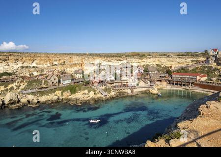 Malerisches, farbenfrohes Popeye Village in Anchor Bay, Malta Stockfoto