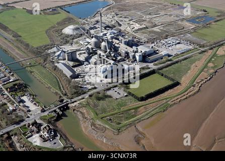 Aus der Vogelperspektive der Cemex Cement Works, einem Zementhersteller in der Nähe von Barton upon Humber, Lincolnshire Stockfoto