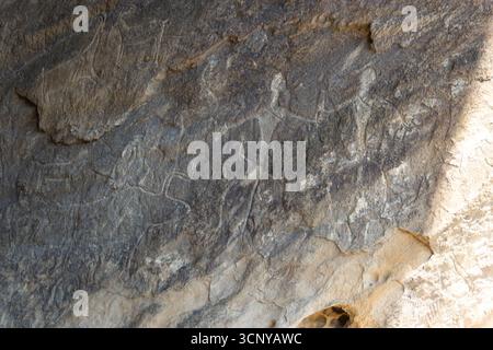 Antike Petroglyphen Zieren Das Aserbaidschanische Felsengesicht Stockfoto