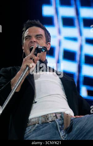Robbie Williams trat am 2. Juli 2005 beim Live8 Concert in Hyde Park in London auf Stockfoto