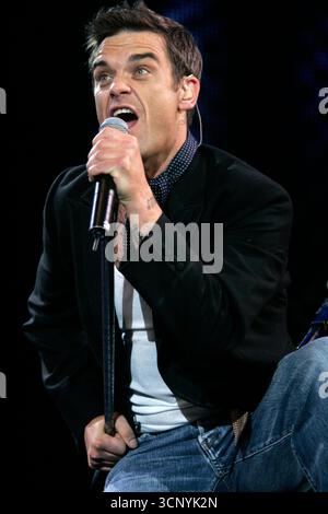 Robbie Williams trat am 2. Juli 2005 beim Live8 Concert in Hyde Park in London auf Stockfoto