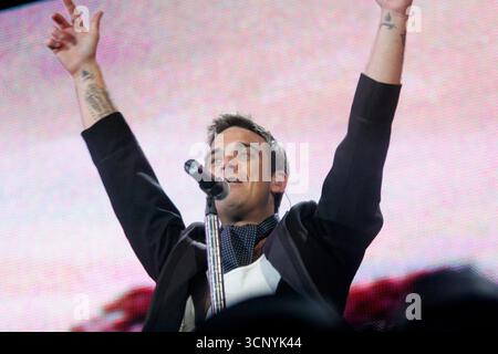 Robbie Williams trat am 2. Juli 2005 beim Live8 Concert in Hyde Park in London auf Stockfoto