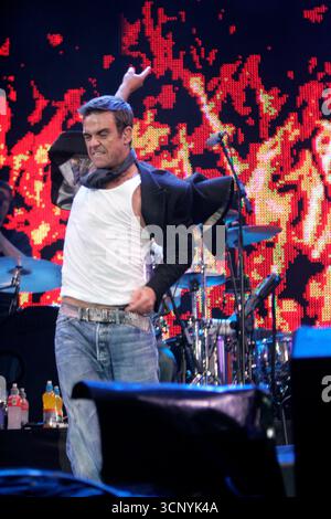 Robbie Williams trat am 2. Juli 2005 beim Live8 Concert in Hyde Park in London auf Stockfoto