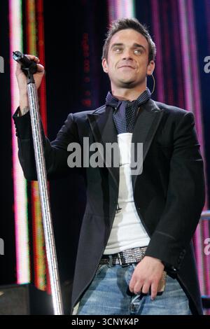 Robbie Williams trat am 2. Juli 2005 beim Live8 Concert in Hyde Park in London auf Stockfoto