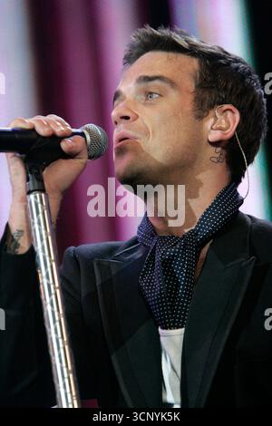 Robbie Williams trat am 2. Juli 2005 beim Live8 Concert in Hyde Park in London auf Stockfoto