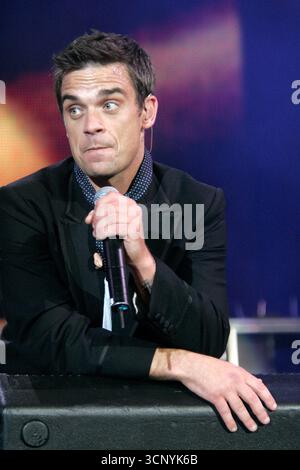 Robbie Williams trat am 2. Juli 2005 beim Live8 Concert in Hyde Park in London auf Stockfoto