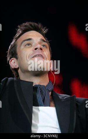 Robbie Williams trat am 2. Juli 2005 beim Live8 Concert in Hyde Park in London auf Stockfoto