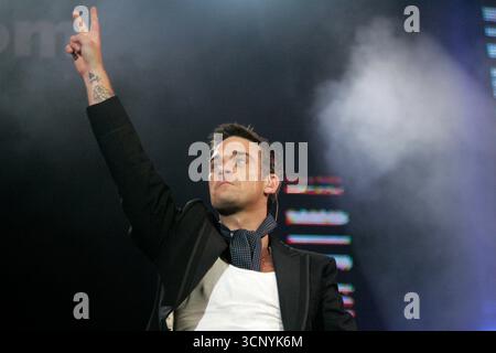 Robbie Williams trat am 2. Juli 2005 beim Live8 Concert in Hyde Park in London auf Stockfoto