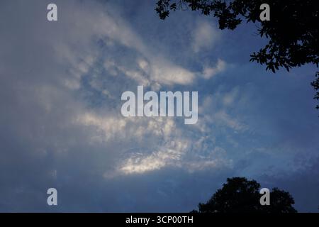 Chengdu (Sichuan), China: Himmel am Abend vom Qingyang Palast aus gesehen Stockfoto