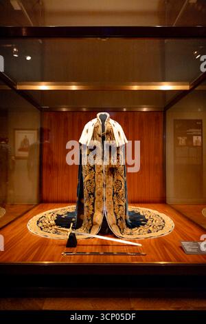 Königliche Umhänge und Kleider in der Hofburg Stockfoto