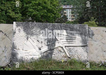 Bosnien und Herzegowina, Drvar (Mun.), Drvar (Titov Drvar): Gedenkkomplex Drvar (Spomen kompleks Drvar) – Denkmal für die gefallenen Kämpfer aus der DRV Stockfoto