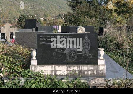 Bosnien und Herzegowina, Drvar (Mun.), Drvar (Titov Drvar): Friedhof Šobića ('Šobića groblje') Stockfoto
