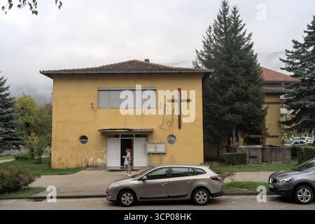 Bosnien und Herzegowina, Drvar (Mun.), Drvar (Titov Drvar): Sokolski dom (Društveni dom Partizan) Drvar Stockfoto