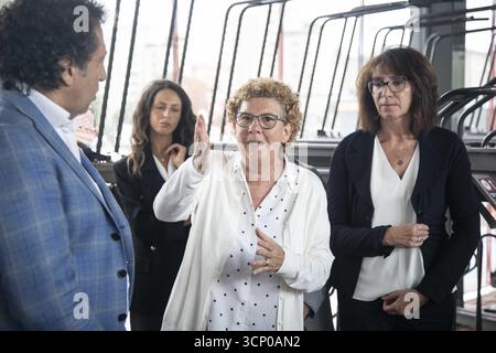 Mailand, Italien. September 2025. Mailand, Bisceglie Metro, Einweihung einer der neuen Fahrradstationen der Gemeinde Mailand an der Metrostation Bisceglie, mit Stadträtin Arianna Censi, Silvana Carcano Amat, Silvia Fossati Präsidentin der 7. Gemeindepräsidentin Weelo Pin Gianluca Credit: Independent Photo Agency/Alamy Live News Stockfoto