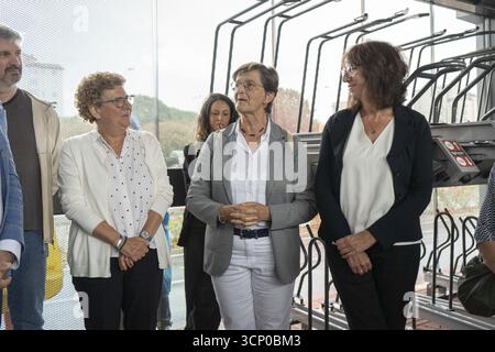 Mailand, Italien. September 2025. Mailand, Bisceglie Metro, Einweihung einer der neuen Fahrradstationen der Gemeinde Mailand an der Metrostation Bisceglie, im Foto Stadträtin Arianna Censi, Präsidentin der 7. Gemeinde Silvia Fossati, Silvana Carvano Amat Credit: Unabhängige Fotoagentur/Alamy Live News Stockfoto