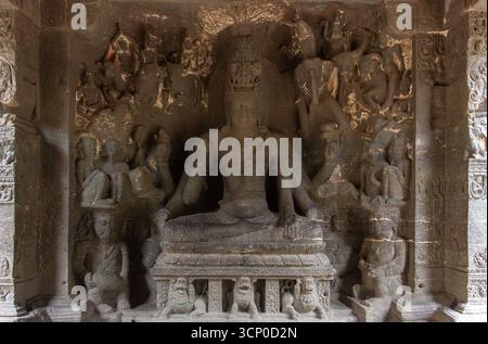 Alte hinduistische Gottheiten in Stein gehauen Stockfoto