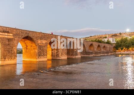 Dicle Bridge über den Fluss Tigris in der Nähe von Diyarbakir, Türkei Stockfoto