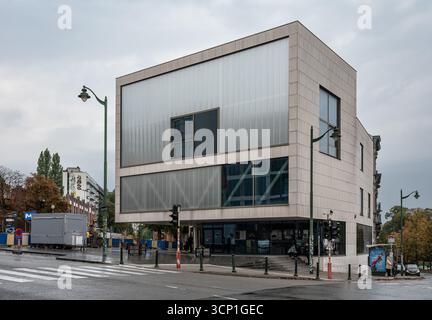 CENTR'AL, zeitgenössischer Sportkomplex am Place Albert im Vorst Forest, Region Brüssel Hauptstadt, Belgien 20. SEP 2025 Stockfoto