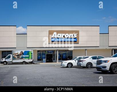 Maiden, North Carolina, USA-14. Juli 2025: Aarons lease-to-own-Storefront. Stockfoto
