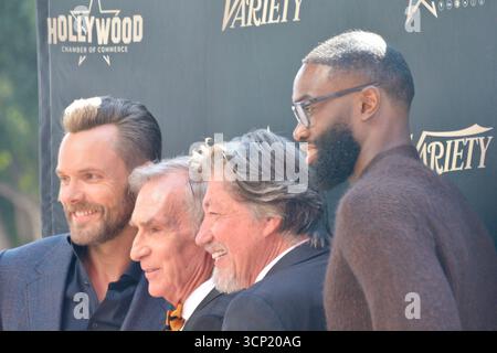 Joel McHale, Bill Nye, Ross Shafer und die Boston Celtics-Stars Jaylen Brown posieren zusammen auf dem Schritt und wiederholen sie bei Bill Nyes Hollywood Walk of Fame-Star-Zeremonie am 22. September 2025 in Los Angeles. Stockfoto